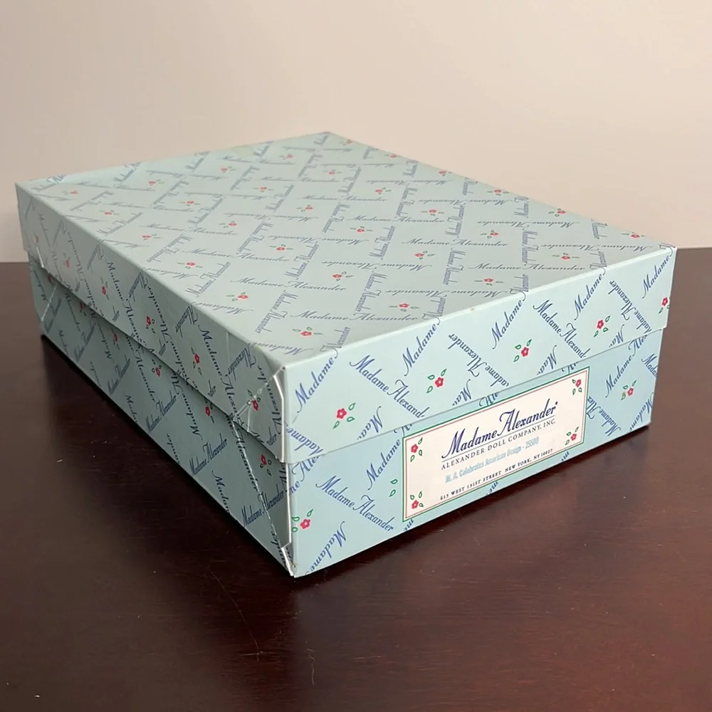 10" Madame Alexander Celebrates American Design #25590 - Picture 7 of 9